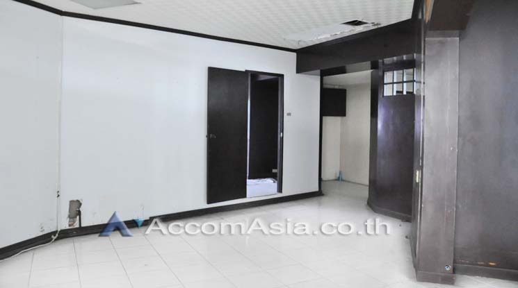 6  Apartment For Rent in Sukhumvit ,Bangkok BTS Nana at Perfect for Pet lovers Apartment, near NIST Intl AA10558